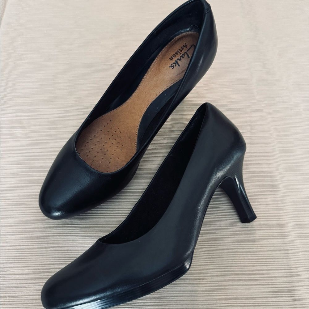 Clarks Artisan Black Heels Pumps 8M